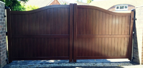 Walnut aluminium gate finish